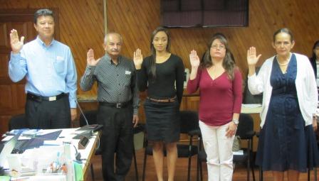 (De izquierda a derecha) Miembros del jurado calificador, Alfonso Salazar, miembro electo del Consejo Universitario, Luis Rodríguez, del Centro Universitario de San José, Sarita Morales, de Bienestar Estudiantil, Evelyn Berrocal, estudiante y Margarita Jiménez, de la Escuela de Ciencias de la Educación.