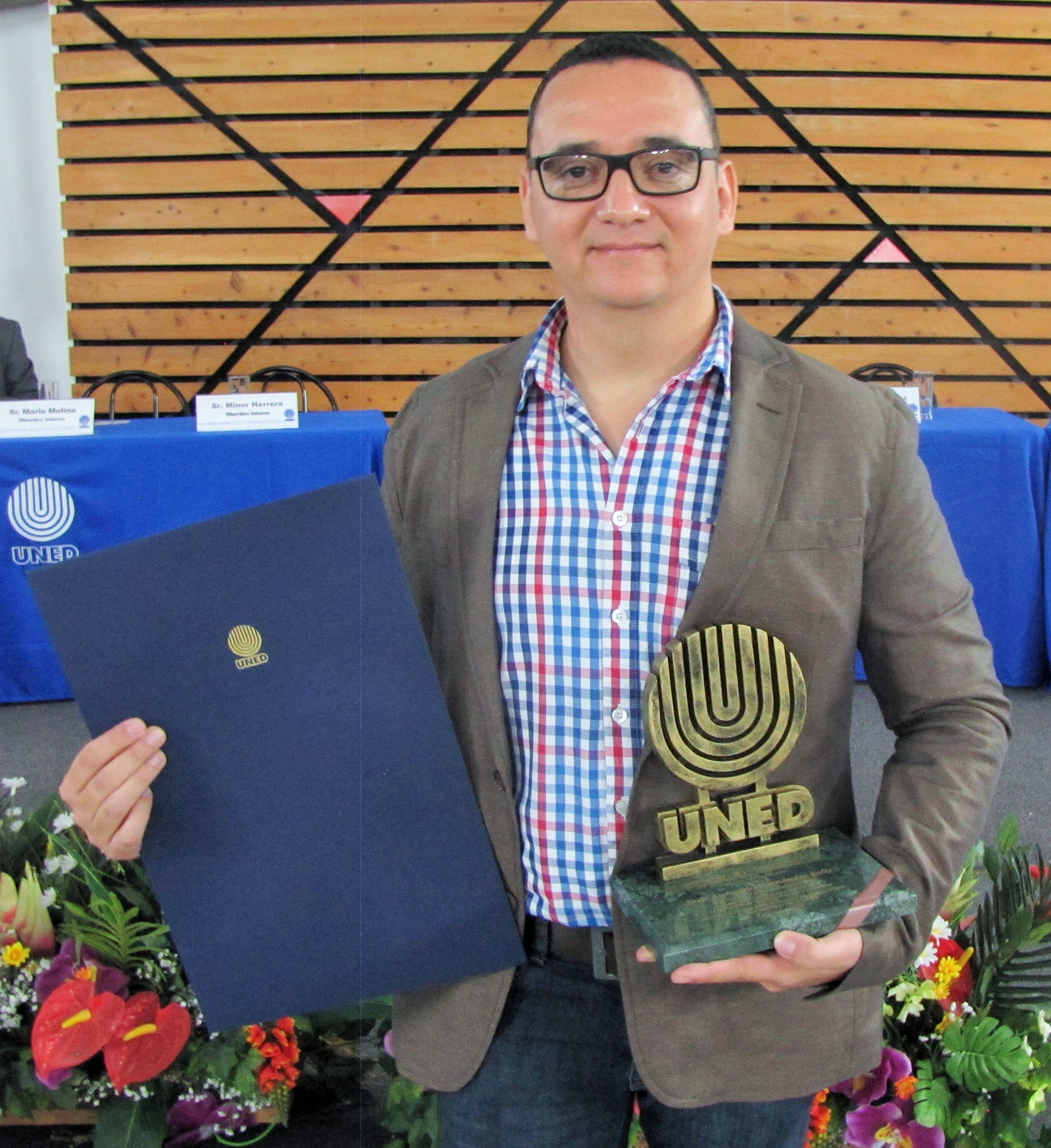 Luis Armando Hernández Solís, Escuela de Ciencias Exactas y Naturales. 